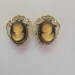 Vintage Whiting & Davis Cameo Clip-On Earrings